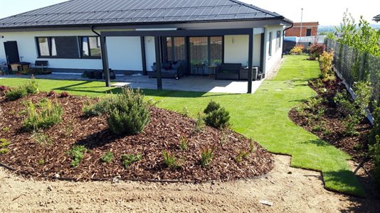 Úprava pozemku v Šimanově, ploty, jezírko, opěrné zdi